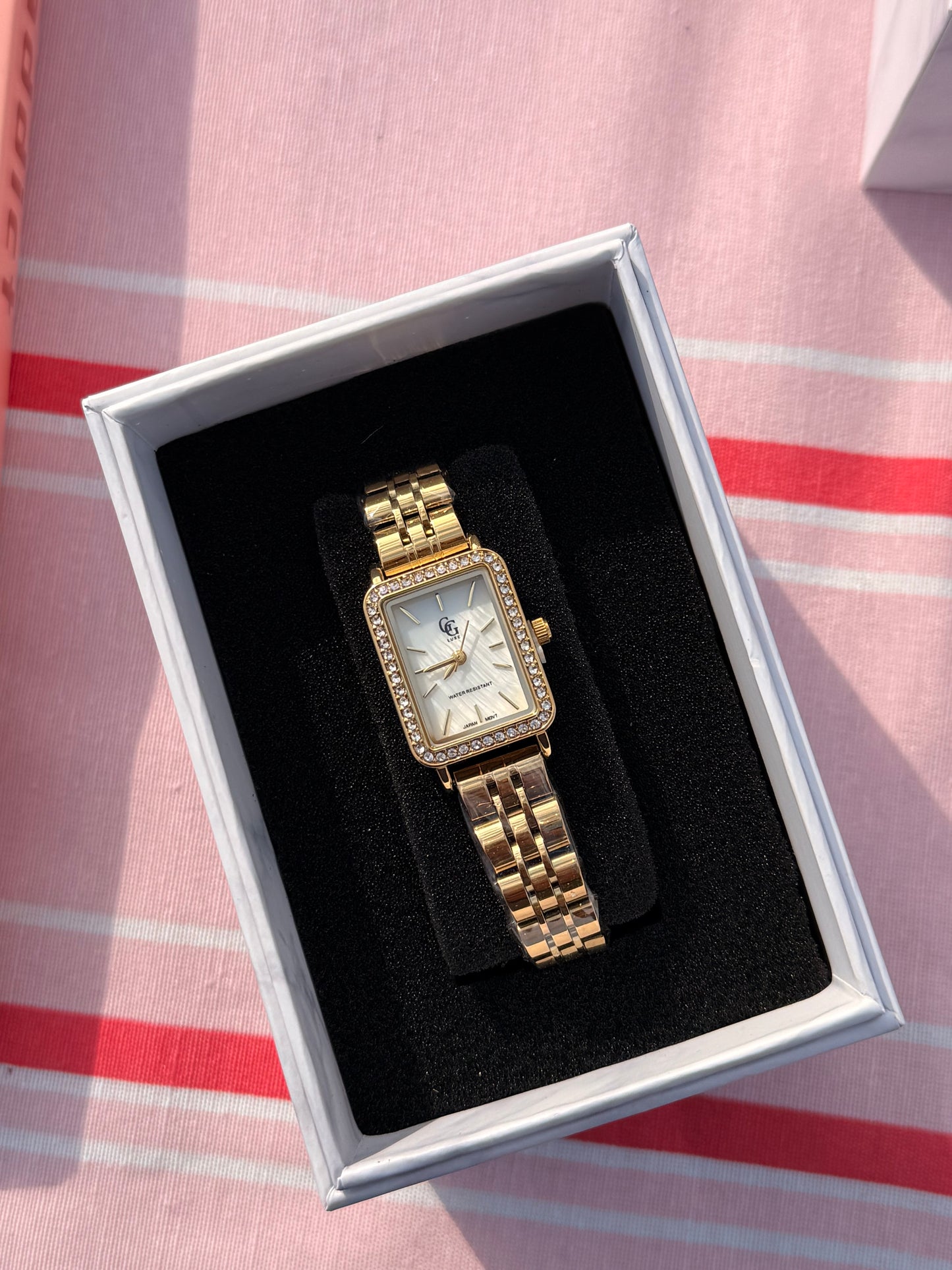 Montre Rectangulaire Strass – Cadran blanc nacré modèle CÉLESTE