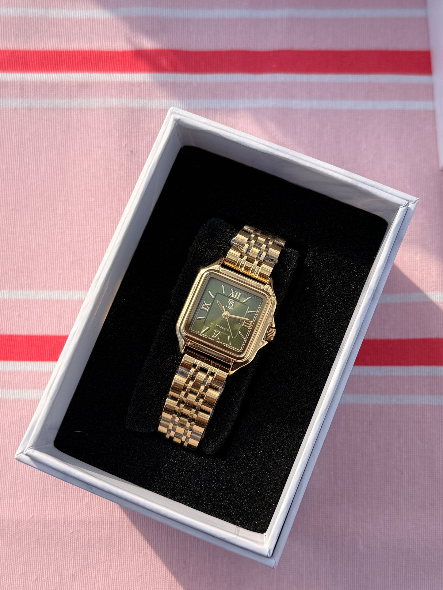 Montre Carrée Cadran Vert Émeraude Modèle Royal Green