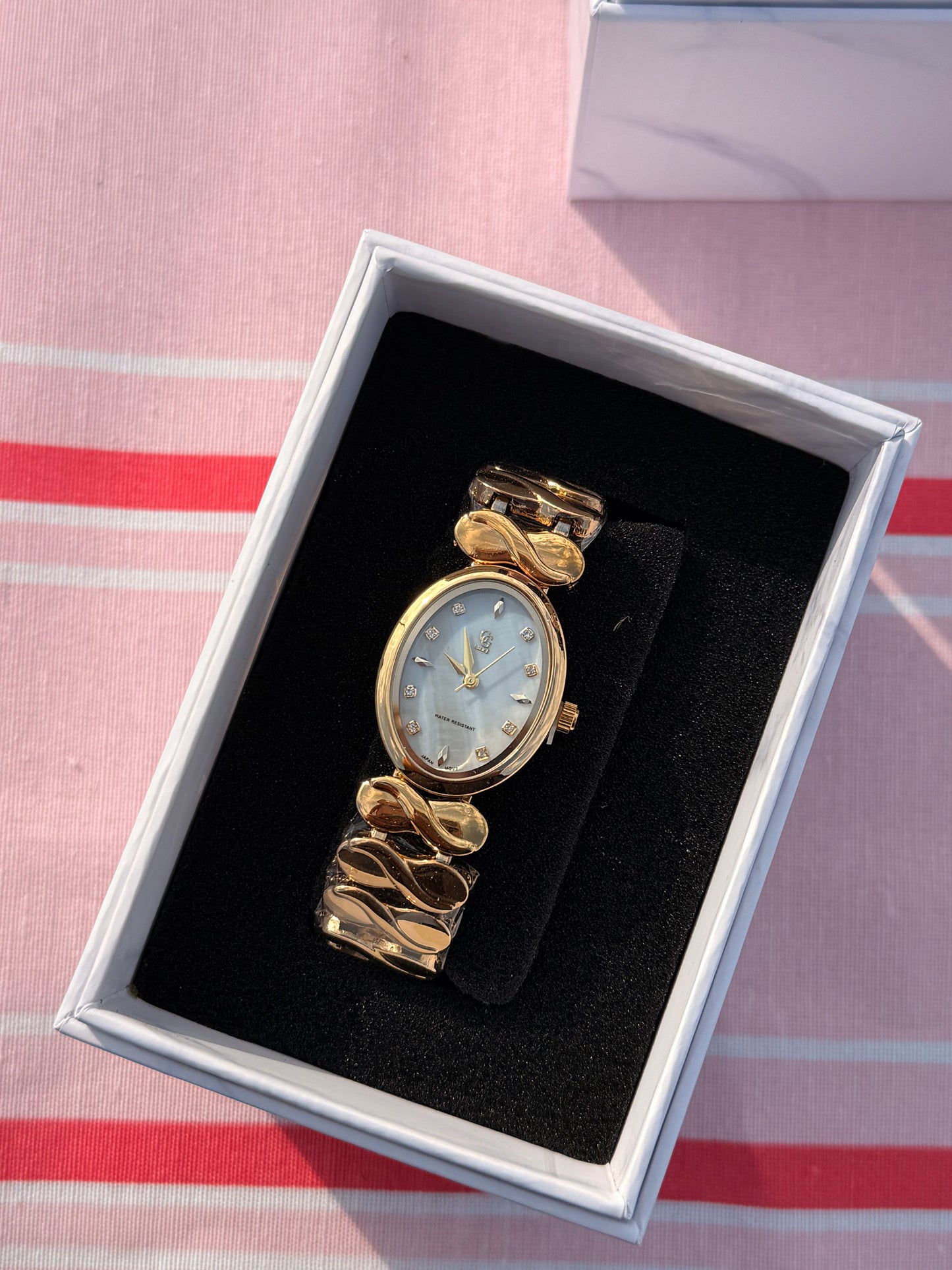 Montre Cadran Ovale & Nacre Modèle Éléganza