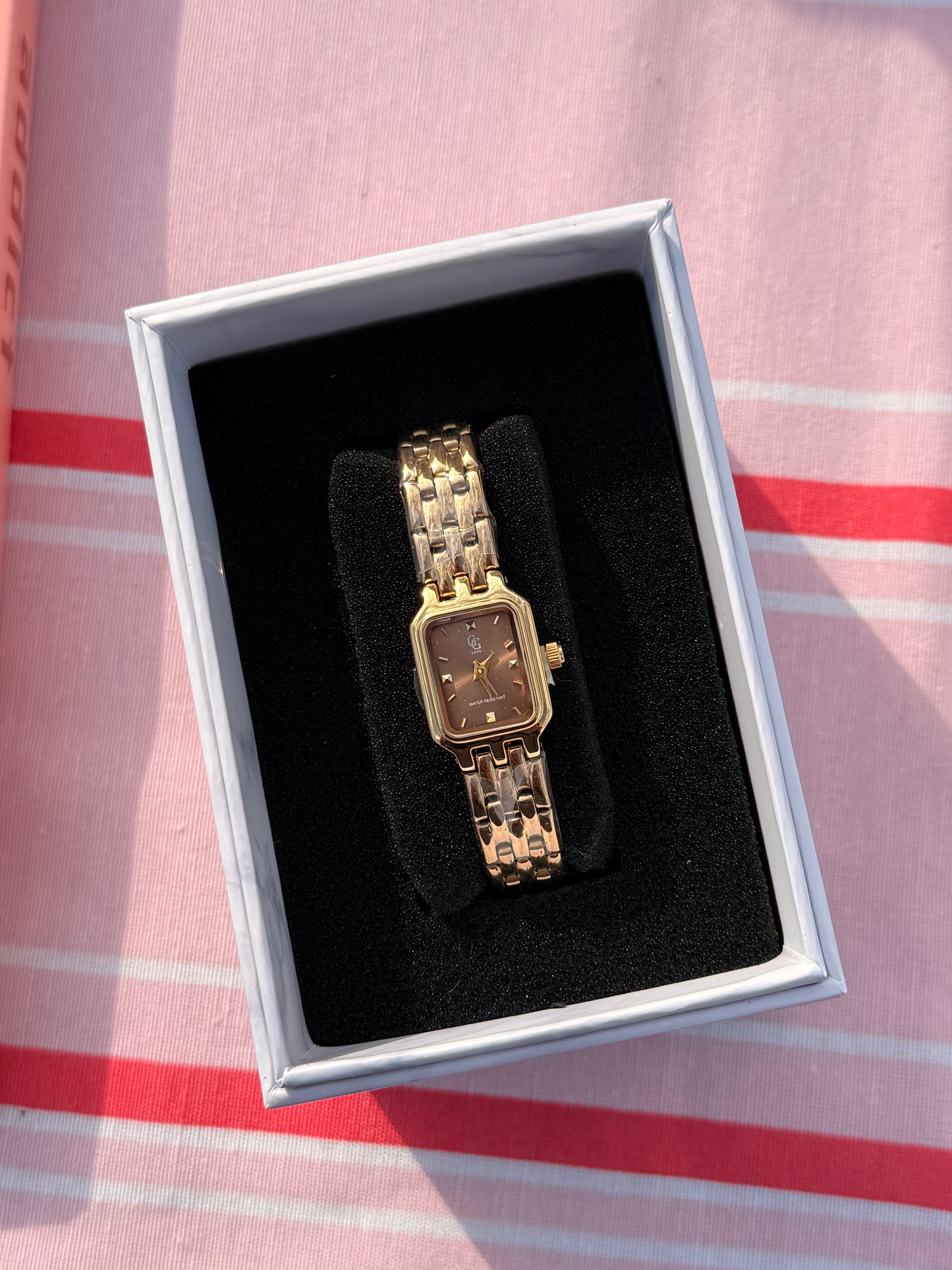 Petite Montre Rectangulaire & Cadran Brun Modèle Vintage Mini