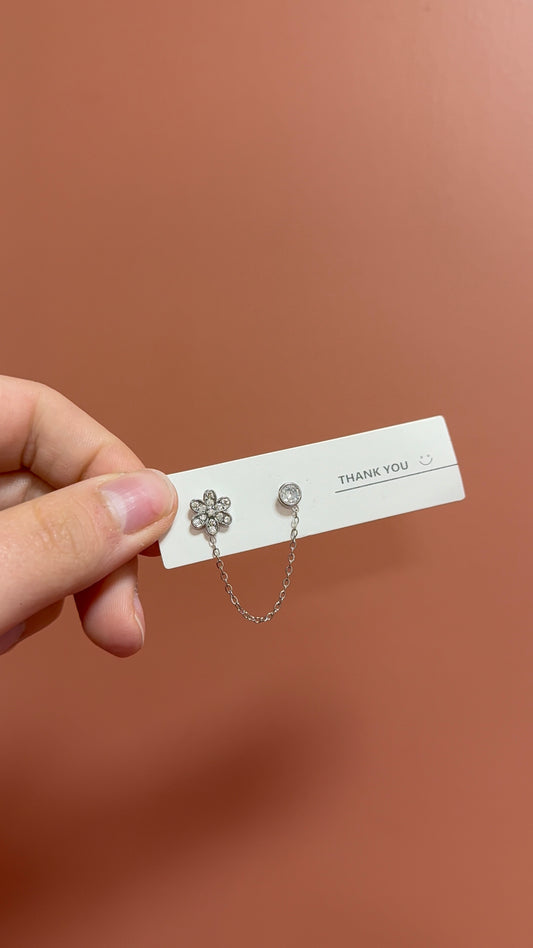 boucles d’oreilles chaînette fleur